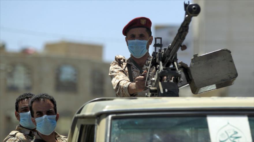 Soldados yemeníes realizan una patrulla en Saná, la capital, 23 de marzo de 2020. (Foto: AFP)
