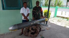 Fotos: Un hombre indonesio pesca un dron submarino chino