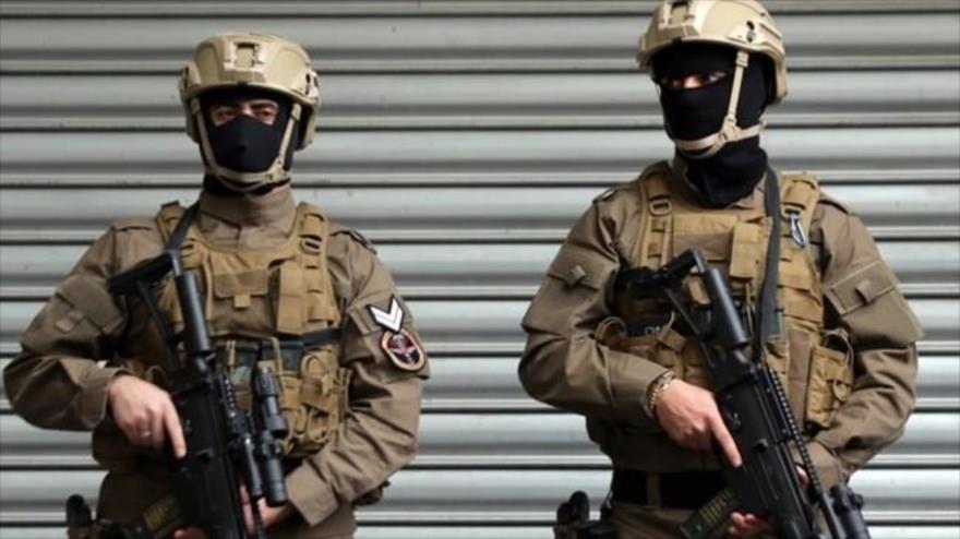Dos miembros de las Fuerzas de Seguridad Interna de El Líbano en Beirut (capital), 10 de diciembre de 2018. (Foto: The Daily Star)