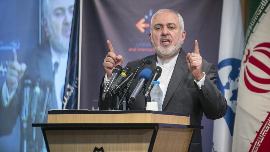 El canciller de Irán, Mohamad Yavad Zarif, habla en un mitin en Teherán, capital persa. 