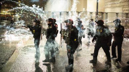 Portland inicia el año nuevo con enfrentamientos con la Policía
