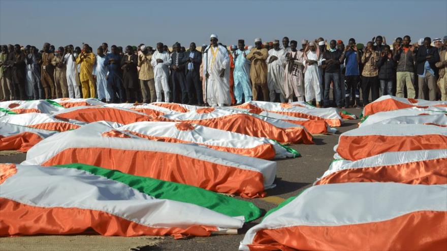 Homenaje a militares muertos en un ataque a la Base de la Fuerza Aérea de Níger en Niamye, 13 de diciembre de 2019. (Foto: AFP)