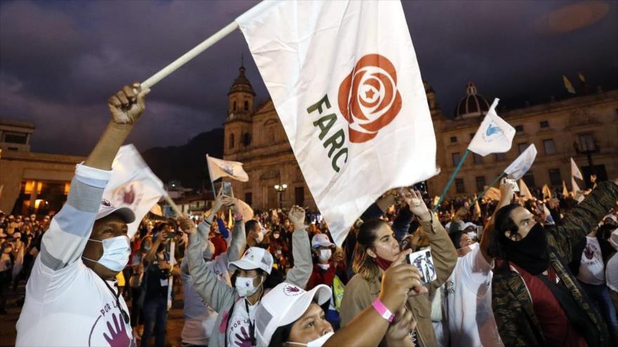 Ciudadanos colombianos durante una protesta contra asesinatos de exguerrilleros del partido FARC.