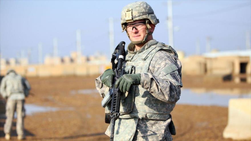 Un soldado estadounidense patrulla por la base de Taji al norte de Bagdad, capital iraquí. (Foto: AFP)