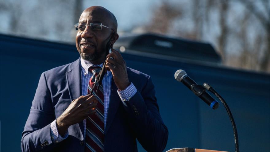 Raphael Warnock, candidato demócrata del Senado de EEUU en un discurso, 4 de enero de 2021, Foto: (AFP)
