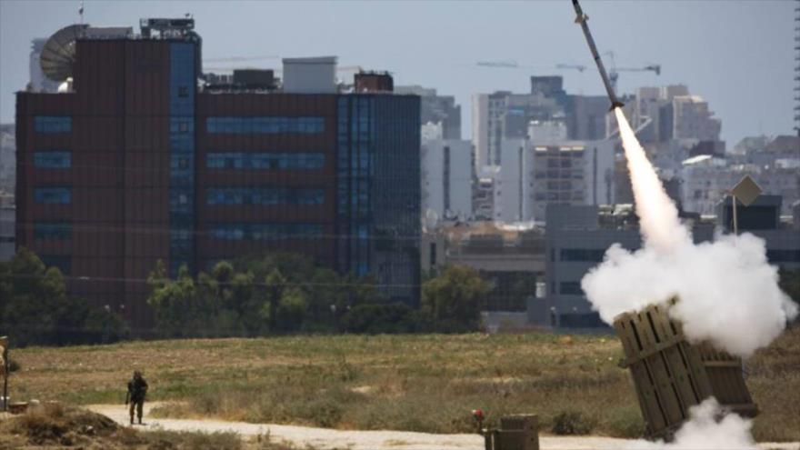 Sistema israelí antimisiles Cúpula de Hierro dispara un cohete interceptor en la ciudad occidental de Ashdod.