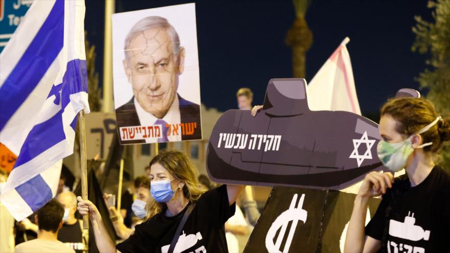 Protestan contra el premier israelí, Benjamín Netanyahu, frente al aeropuerto Ben Gurion, 13 de septiembre de 2020. (Foto: AFP)