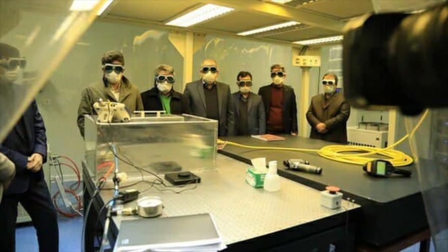 La prueba en caliente del láser de ultra potencia de 10 kw en el Centro Nacional de Ciencia y Tecnología Láser de Irán, 9 de enero de 2021.