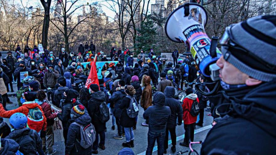 Estadounidenses salen a las calles para pedir destitución de Trump