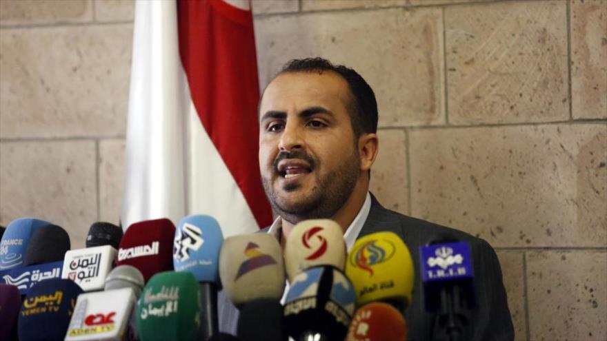 El portavoz del movimiento popular yemení Ansarolá, Muhamad Abdel Salam, habla con la prensa.