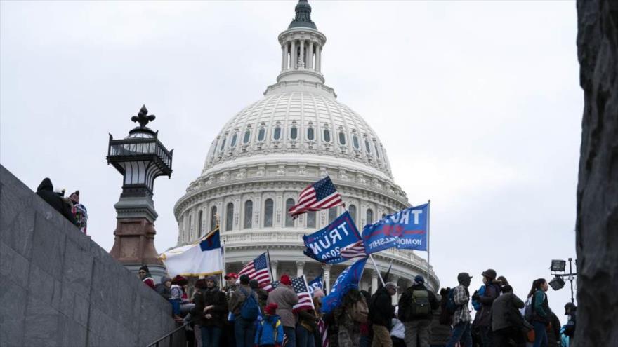 Partidarios del presidente saliente de EE.UU., Donald Trump, frente al Capitolio, Washington D.C. (capital), 6 de enero de 2021. (Foto: AP)
