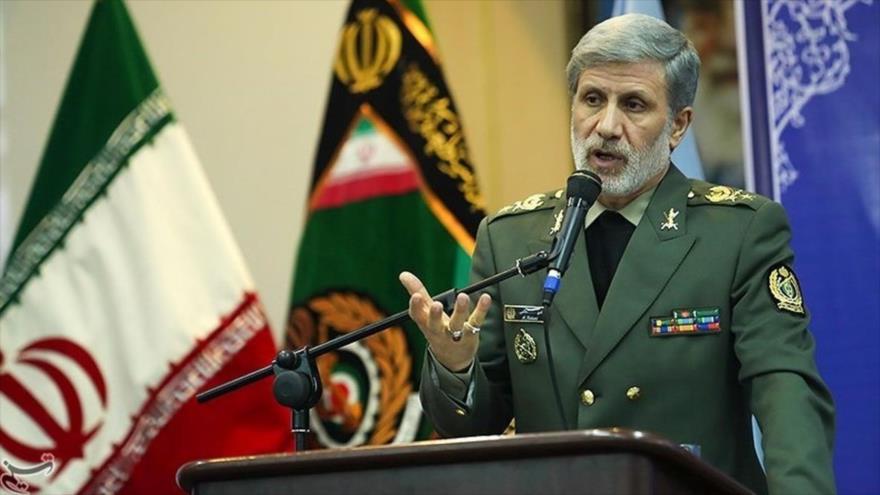  El ministro de Defensa de Irán, el general de brigada Amir Hatami, ofrece un discurso en un acto celebrado en Teherán, capital iraní. 