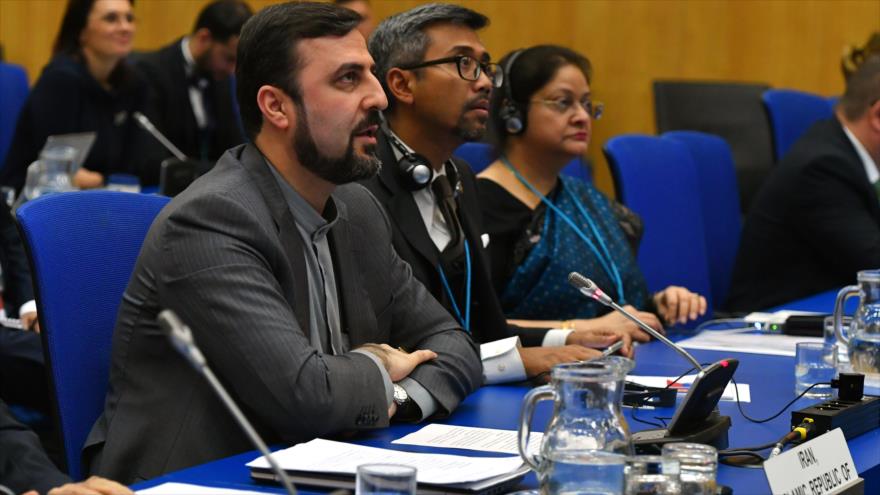El representante permanente de Irán ante las organizaciones internacionales asentadas en Viena (Austria), Kazem Qaribabadi, en una reunión de la AIEA.