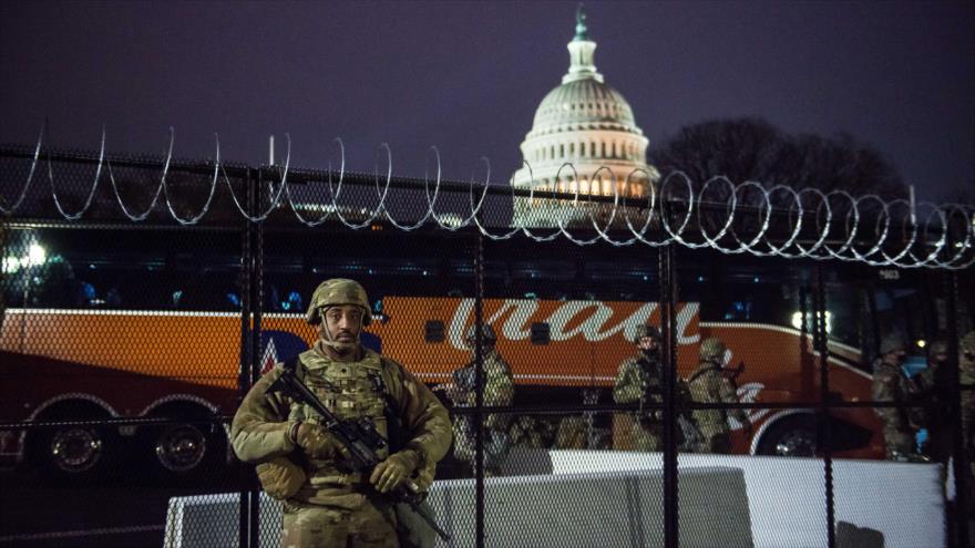 Soldados desplegados fuera del Capitolio de Estados Unidos, 15 de enero de 2021. (Foto: AFP)