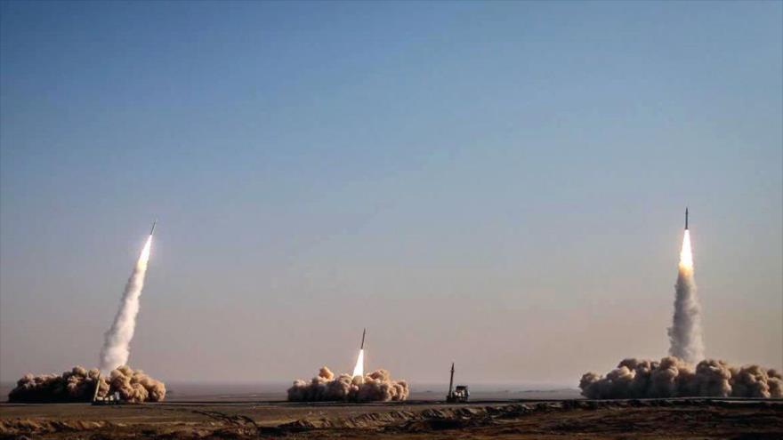 Fuerzas Armadas de Irán lanzan misiles balísticos durante unos ejercicios militares, 16 de enero de 2021. (Foto: Fars)