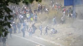Policía guatemalteca reprime con violencia una caravana migrante