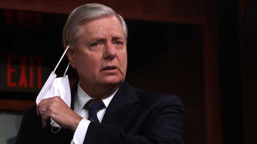 Senador republicano, Lindsey Graham, llega a una conferencia de prensa en el Capitolio de EE.UU., Washington D.C., 7 de enero de 2021. (Foto: AFP)