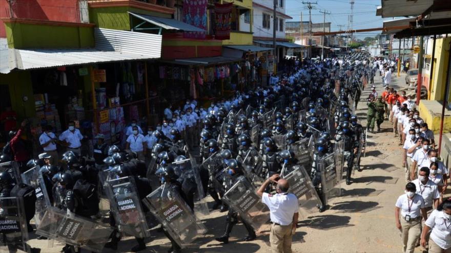 México alista sus agentes federales y locales para poder frenar contingente de 9000 personas que se acerca cada vez más a su frontera, 17 de enero de 2021.
