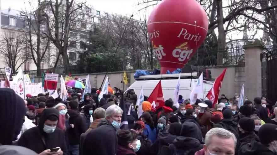Vídeo: Franceses se manifiestan contra los recortes de empleos | HISPANTV