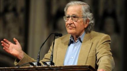 Chomsky describe a EEUU como “una de las potencias terroristas”