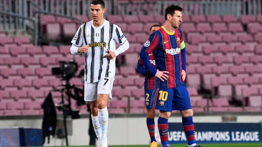 Cristiano Ronaldo, jugador del Juventus de Turín, y Leo Messi, del F.C. Barcelona, en un partido disputado entre ambos equipos en Barcelona, 8 de diciembre de 2020. (Foto: AFP)