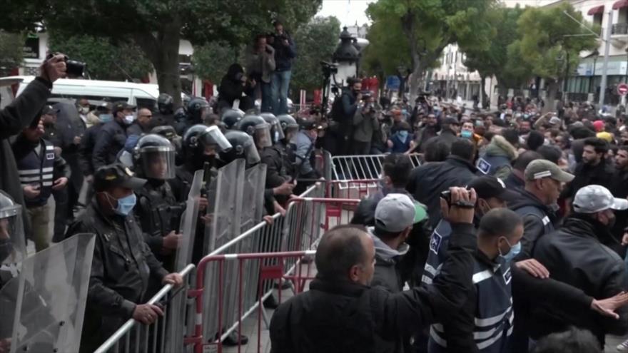Tunecinos protestan contra represión policial y corrupción | HISPANTV