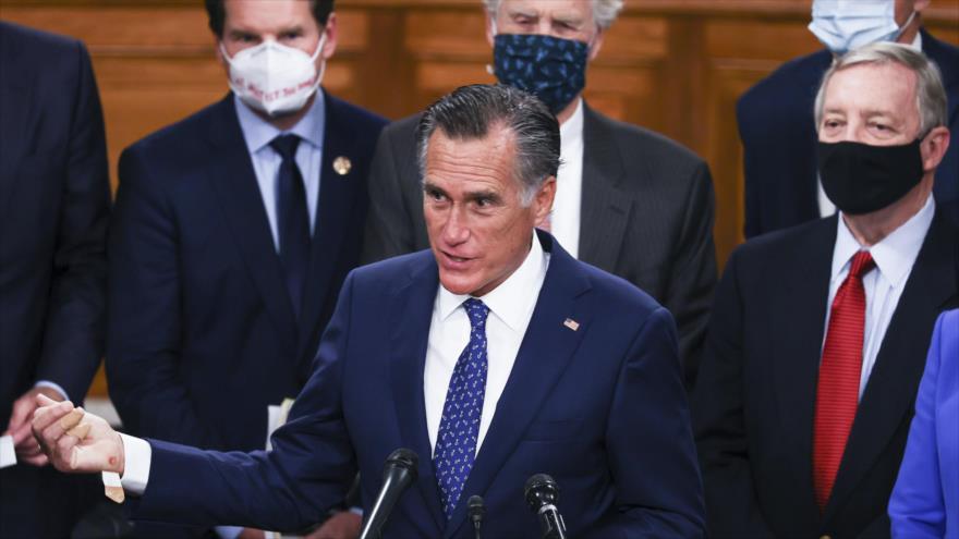 El senador republicano Mitt Romney ofrece un discurso en el Capitolio de EE.UU., 14 de diciembre de 2020. (Foto: AFP)