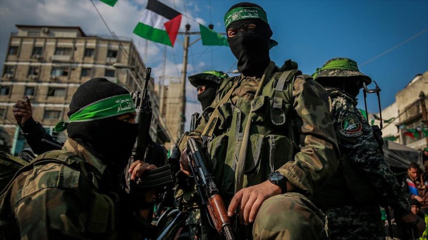Miembros de las Brigadas de Ezzedin Al-Qassam, brazo militar de HAMAS, en un desfile militar en Gaza.