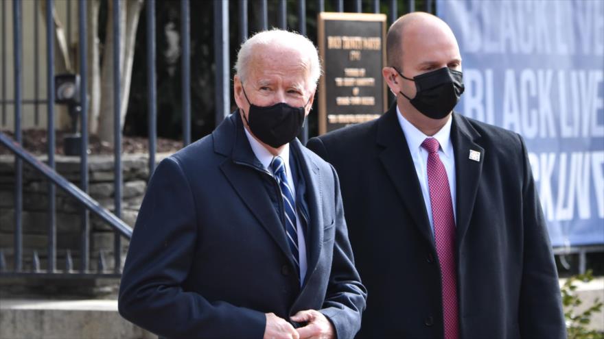 El presidente de EE.UU., Joe Biden, abandona la Iglesia católica Holy Trinity en Washington, D.C., 24 de enero de 2021. (Foto: AFP)