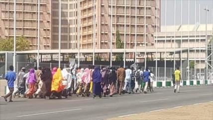 Vídeo: Policía de Nigeria reprime a simpatizantes de líder islámico