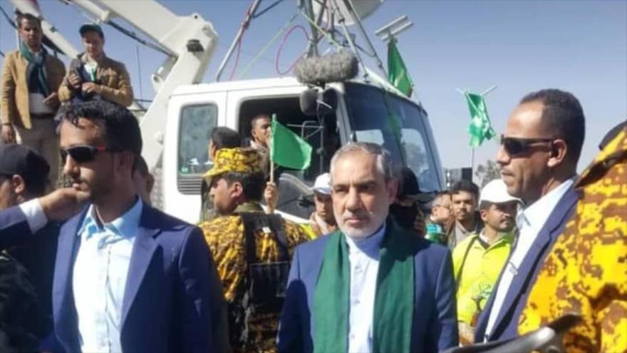 El embajador de Irán en Yemen, Haan Irlu, en las calles de Saná.