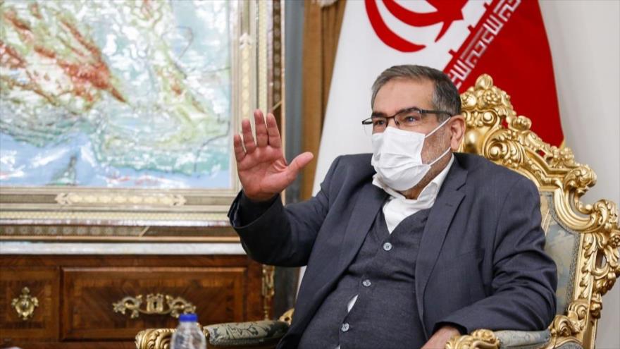 El secretario del Consejo Supremo de Seguridad Nacional de Irán, Ali Shamjani, durante una reunión en Teherán, 8 de diciembre de 2020.