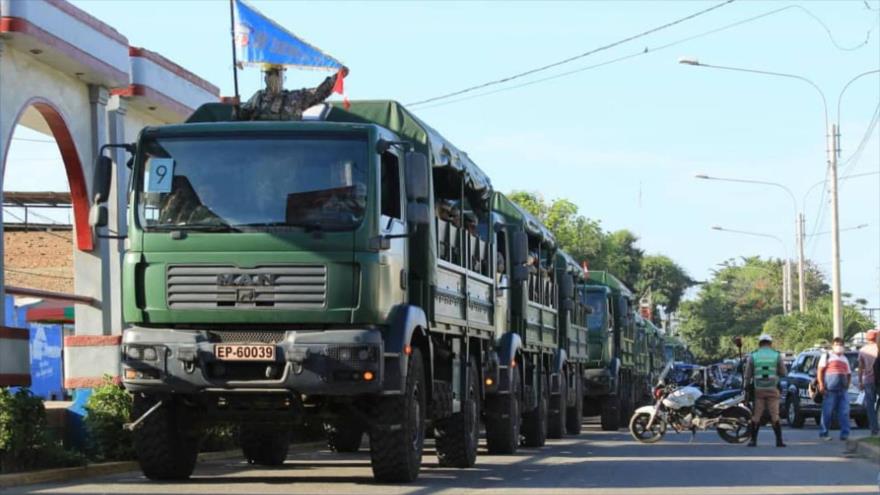 Columna de vehículos militares en Tumbes, Perú, de camino a la frontera con Ecuador, 26 de enero el 2021, (Foto:AFP)