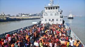 Bangladés traslada a miles de rohingya más a una isla remota