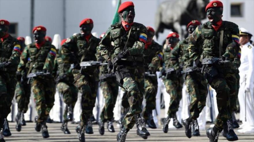 Miembros de la Fuerza Armada Nacional Bolivariana (FANB) en el complejo militar Fuerte Tiuna, en Caracas, capital, 10 de enero de 2019. (Foto: AFP)