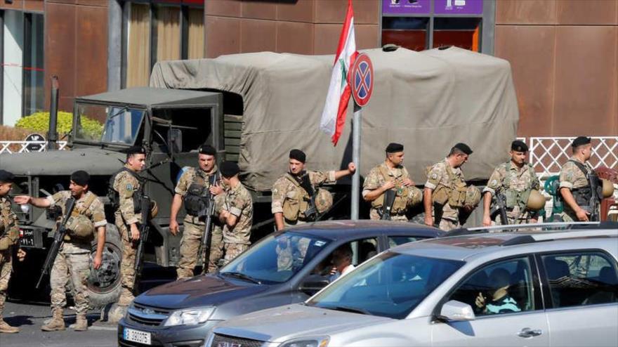 Soldados del Ejército libanés en una calle de Beirut, capital de El Líbano, 30 de octubre de 2019. 