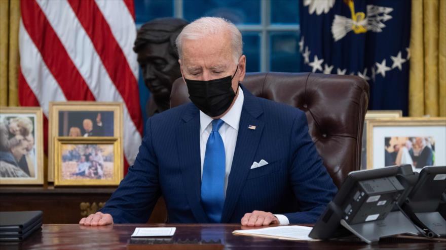 El presidente de EE.UU., Joe Biden, antes de firmar órdenes ejecutivas relacionadas con la inmigración en Casa Blanca, 2 de febrero de 2021. (Foto: AFP)