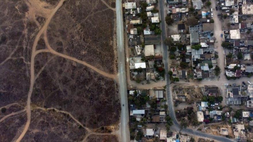 El muro fronterizo que separa la ciudad mexicana de Tijuana (izq.) de San Diego, California (EE.UU.), 26 de julio de 2018. (Foto: AFP)