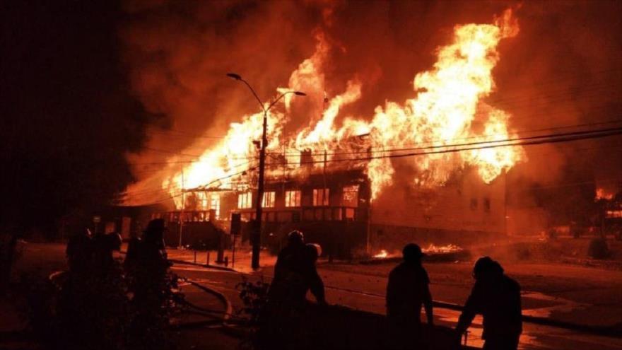 Chilenos indignados denuncian asesinato de un joven por Carabineros