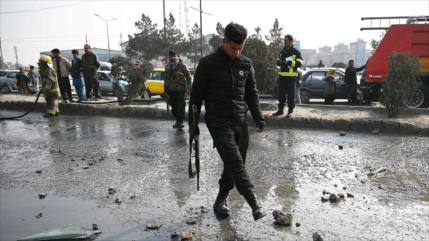 Nuevo ataque con coche bomba mata a un policía afgano