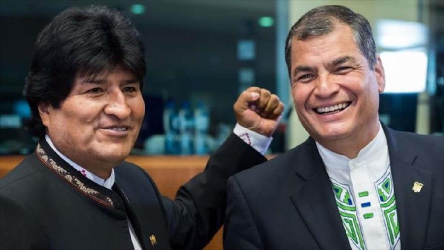 Los expresidentes de Bolivia y Ecuador Evo Morales (izq.) y Rafael Correa, respectivamente.