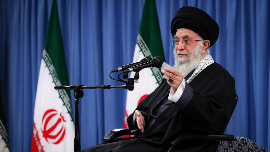 El Líder de Irán, el ayatolá Seyed Ali Jamenei, en una reunión en Teherán, la capital, 07 de febrero de 2021. (Foto: Leader.ir)