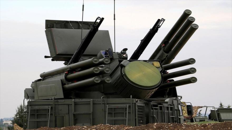 Un sistema de defensa antiaéreo ruso Pantsir-S1, desplegado en la base militar de Hmeimim en la provincia siria de Latakia.