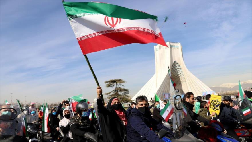 Desfile de motocicletas en el 42.º aniversario de la victoria de la Revolución en la plaza Azadi, Teherán, 10 de febrero de 2021. (Foto: IRNA)