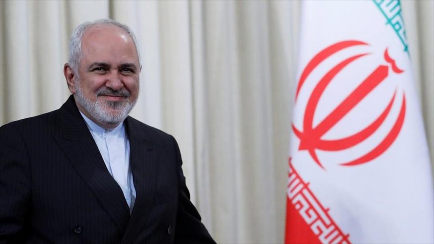El ministro de Asuntos Exteriores de Irán, Mohamad Yavad Zarif, asiste a una reunión laboral en la Cancillería del país persa.