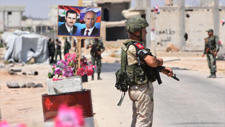 Fuerzas rusas y sirias en el cruce de Abu al-Duhur en la provincia siria de Idlib. 