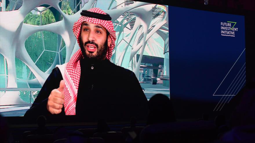 El príncipe heredero saudí, Muhamad bin Salman, en una conferencia virtual en Riad, la capital, 28 de enero de 2021. (Foto: AFP)
