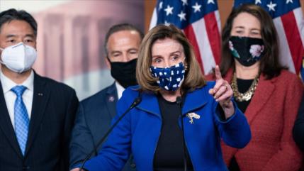 Nancy Pelosi llama “cobardes” a senadores que absolvieron a Trump