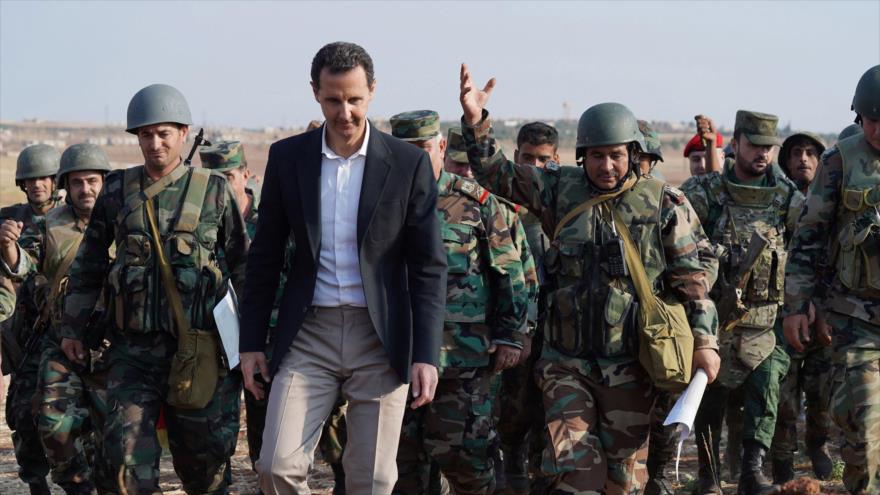 El presidente de Siria, Bashar al-Asad, visita a sus tropas en la provincia de Idlib, Siria, 22 de octubre de 2019. (Foto: SANA)