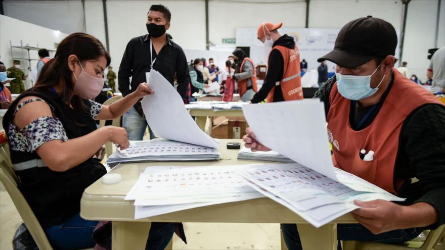 Ente electoral de Ecuador suspende petición de recuento de votos